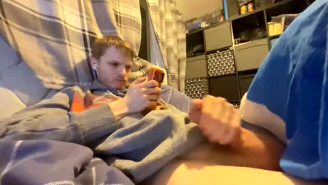 Penguin online show from November 2025 07:24:02 PM