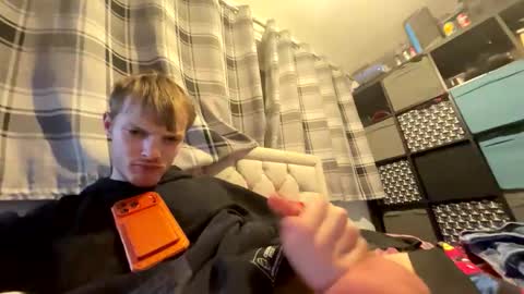 Penguin online show from December 2025 12:28:02 AM