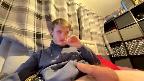 Penguin online show from December 2025 11:01:02 PM