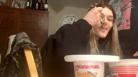 Penutbuttajelllytime online show from February 2025 04:06:01 AM