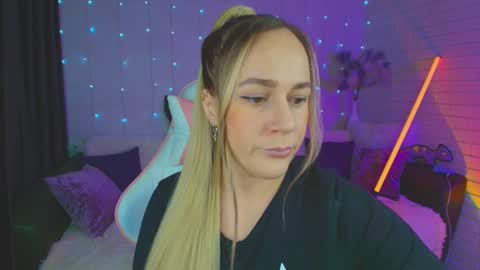 Dia  online show from January 2025 10:39:01 PM