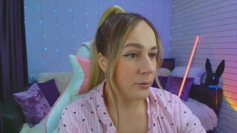 Dia  online show from February 2025 10:47:02 PM