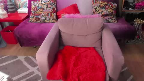 Olivia online show from February 2025 09:43:01 AM