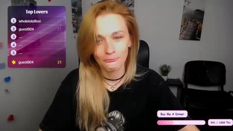 Mia online show from November 2025 10:59:01 AM