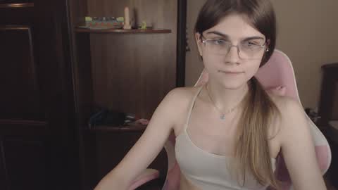 Snapshot of peralez_f chatting on December 2024 12:30:02 AM Farida online show from December 2024 12:30:02 AM