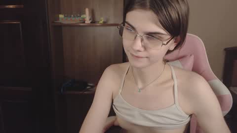 Snapshot of peralez_f chatting on December 2024 02:05:01 AM Farida online show from December 2024 02:05:01 AM