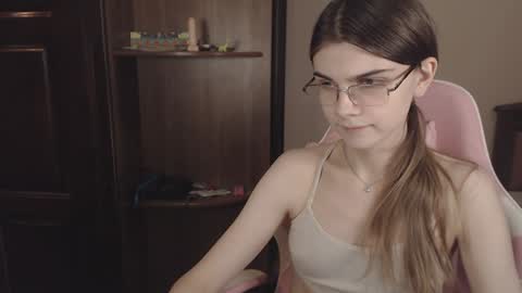 Snapshot of peralez_f chatting on December 2024 11:19:02 PM Farida online show from December 2024 11:19:02 PM