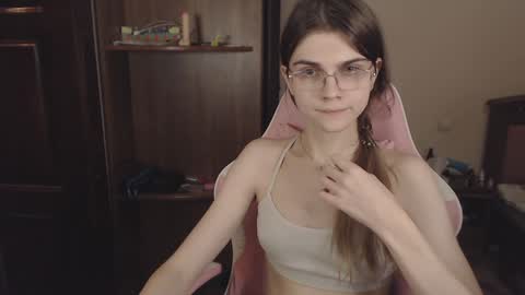 Snapshot of peralez_f chatting on December 2024 05:29:02 AM Farida online show from December 2024 05:29:02 AM