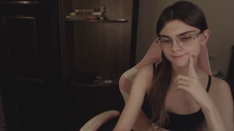 Snapshot of peralez_f chatting on February 2025 02:05:02 AM Farida online show from February 2025 02:05:02 AM