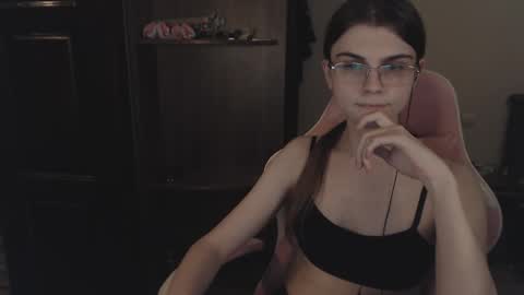 Snapshot of peralez_f chatting on February 2025 11:19:02 PM Farida online show from February 2025 11:19:02 PM