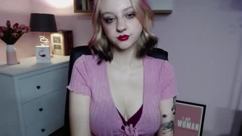 Snapshot of perfect_madeline chatting on December 2024 07:51:02 AM Madeline online show from December 2024 07:51:02 AM