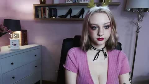 Snapshot of perfect_madeline chatting on December 2024 03:44:02 PM Madeline online show from December 2024 03:44:02 PM