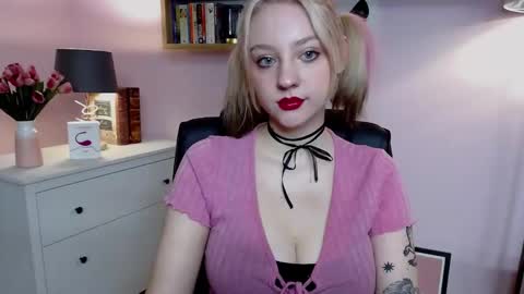 Snapshot of perfect_madeline chatting on December 2024 07:44:02 AM Madeline online show from December 2024 07:44:02 AM