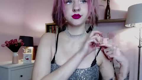 Snapshot of perfect_madeline chatting on December 2024 03:35:01 PM Madeline online show from December 2024 03:35:01 PM