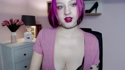 Snapshot of perfect_madeline chatting on January 2025 02:41:02 PM Madeline online show from January 2025 02:41:02 PM