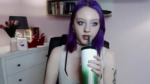 Snapshot of perfect_madeline chatting on March 2025 02:43:02 PM Madeline online show from March 2025 02:43:02 PM