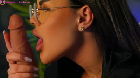 Dee online show from January 2025 01:00:02 PM