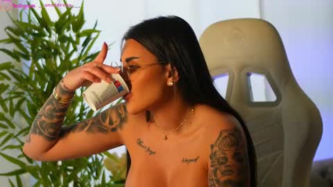 Dee online show from February 2025 10:07:01 AM