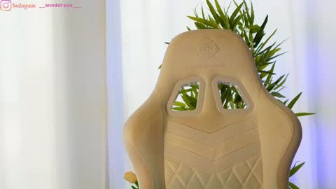 Dee online show from March 2025 09:51:02 AM