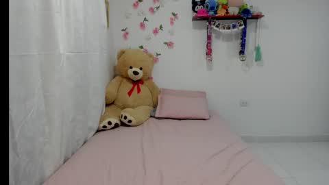 Snapshot of perla_brunette1 chatting on February 2026 03:54:01 AM perla online show from February 2026 03:54:01 AM