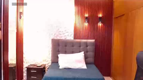 Perla online show from September 2025 07:35:01 PM