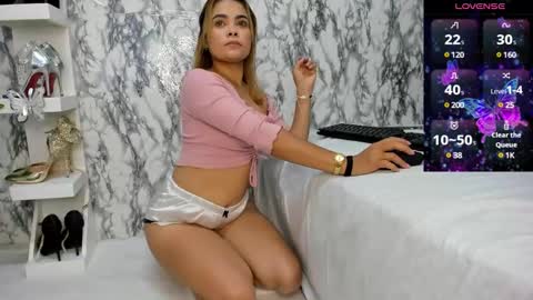 Perla Thompson online show from February 2025 09:59:01 PM