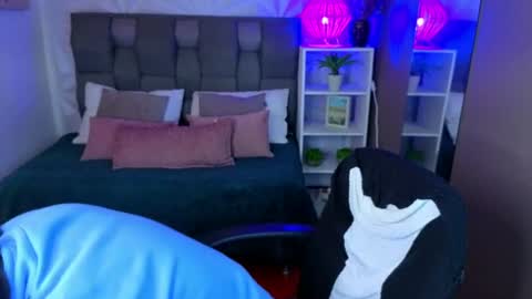 Snapshot of perlaa_moon_ chatting on June 2026 04:15:01 PM PERLA online show from June 2026 04:15:01 PM