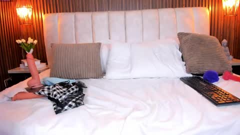 PerlaPreciosa online show from April 2026 06:19:01 AM