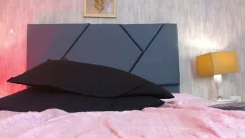 Persefone  online show from April 2026 05:00:01 PM