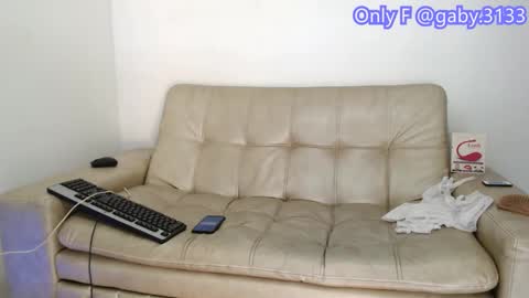 Snapshot of perver_gaby31 chatting on February 2025 09:43:02 PM GABY ORO online show from February 2025 09:43:02 PM