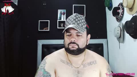 Snapshot of perverseveteranmanxxx chatting on December 2024 04:20:02 AM Carlos online show from December 2024 04:20:02 AM