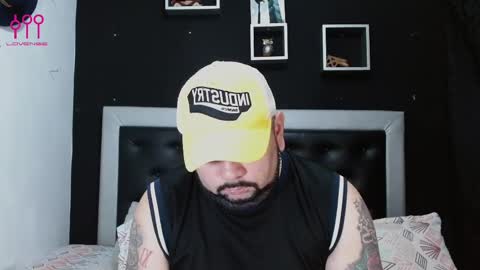 Snapshot of perverseveteranmanxxx chatting on February 2025 01:44:02 AM Carlos online show from February 2025 01:44:02 AM