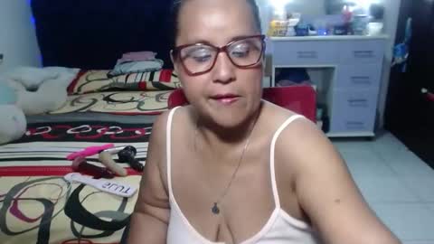 Snapshot of pervert_mommy_x chatting on April 2026 09:29:02 AM SAMY online show from April 2026 09:29:02 AM