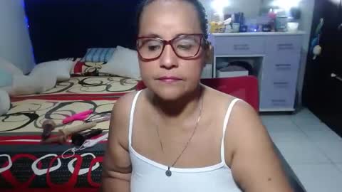 Snapshot of pervert_mommy_x chatting on April 2026 09:37:02 AM SAMY online show from April 2026 09:37:02 AM