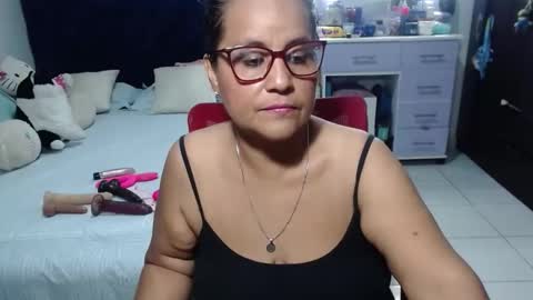 Snapshot of pervert_mommy_x chatting on May 2026 10:33:02 AM SAMY online show from May 2026 10:33:02 AM