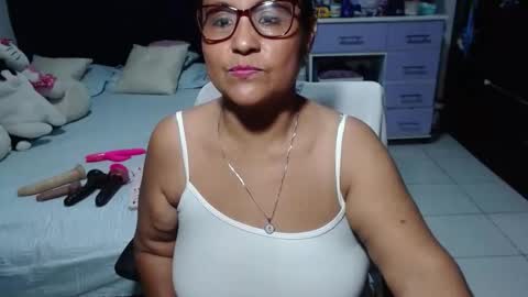 Snapshot of pervert_mommy_x chatting on May 2026 10:01:02 AM SAMY online show from May 2026 10:01:02 AM
