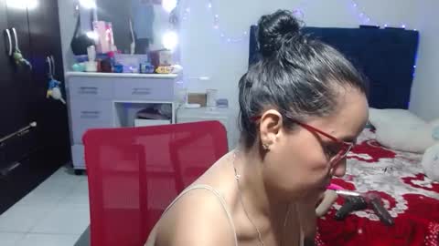 Snapshot of pervert_mommy_x chatting on May 2026 10:11:01 AM SAMY online show from May 2026 10:11:01 AM