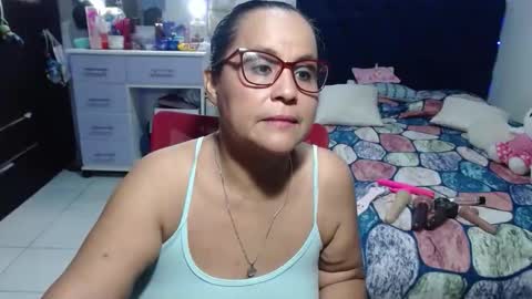 Snapshot of pervert_mommy_x chatting on May 2026 09:40:01 AM SAMY online show from May 2026 09:40:01 AM