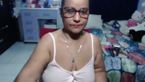 Snapshot of pervert_mommy_x chatting on June 2026 09:33:01 AM SAMY online show from June 2026 09:33:01 AM