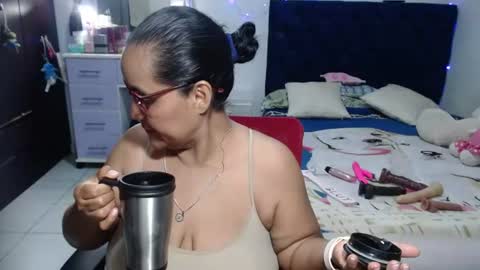 Snapshot of pervert_mommy_x chatting on June 2026 09:25:02 AM SAMY online show from June 2026 09:25:02 AM