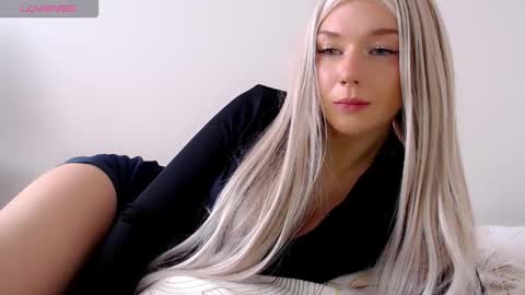 Isabella online show from March 2026 10:42:02 AM