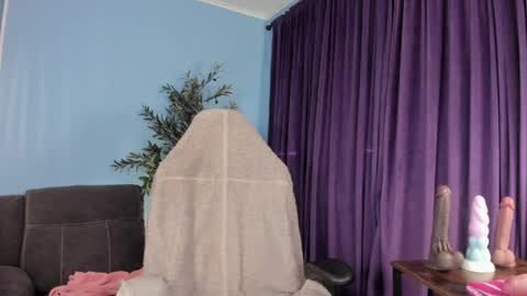 Kelly online show from April 2026 12:05:02 PM