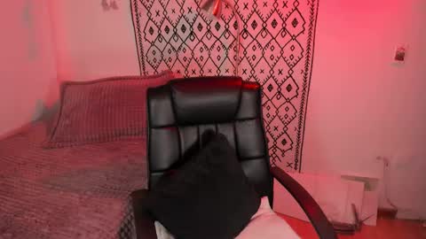 Snapshot of petalsrose_ chatting on February 2025 02:37:01 AM Rose online show from February 2025 02:37:01 AM