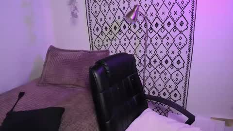 Snapshot of petalsrose_ chatting on February 2025 03:06:02 AM Rose online show from February 2025 03:06:02 AM