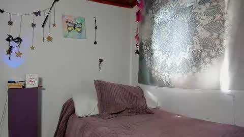 Snapshot of petalsrose_ chatting on September 2025 06:54:01 PM Rose online show from September 2025 06:54:01 PM