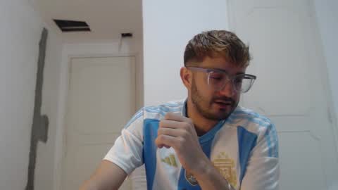 Snapshot of peter_x_annaud chatting on February 2025 02:53:02 PM FELIPE online show from February 2025 02:53:02 PM