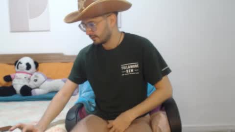 Snapshot of peter_x_annaud chatting on October 2025 11:09:01 AM FELIPE online show from October 2025 11:09:01 AM