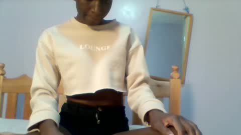 Snapshot of petite_ariana chatting on February 2026 06:58:01 PM ariana online show from February 2026 06:58:01 PM