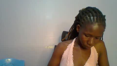 Snapshot of petite_chela chatting on January 2026 02:11:01 PM Chela online show from January 2026 02:11:01 PM