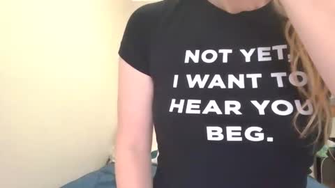 Snapshot of petite_cupcake chatting on January 2025 02:37:02 AM Little cupcake online show from January 2025 02:37:02 AM